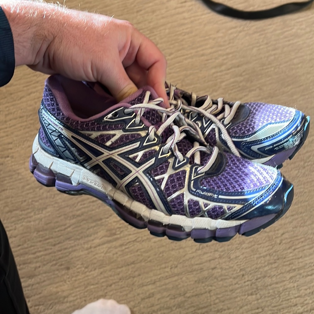 ASICS women’s running shoe lightly worn